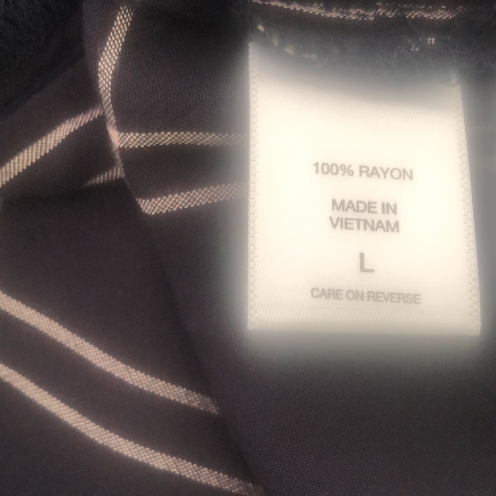 Soho New York & Company navy and beige partial button down blouse 👚w ruching - Picture 12 of 12